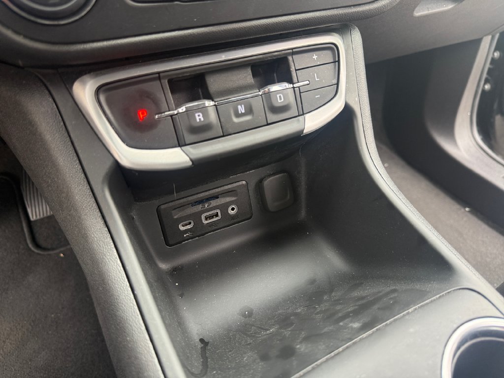Used 2024 GMC Terrain SLT AWD/4WD image 18