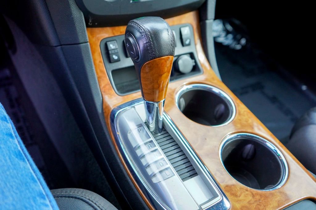 Used 2011 Buick Enclave CXL image 15