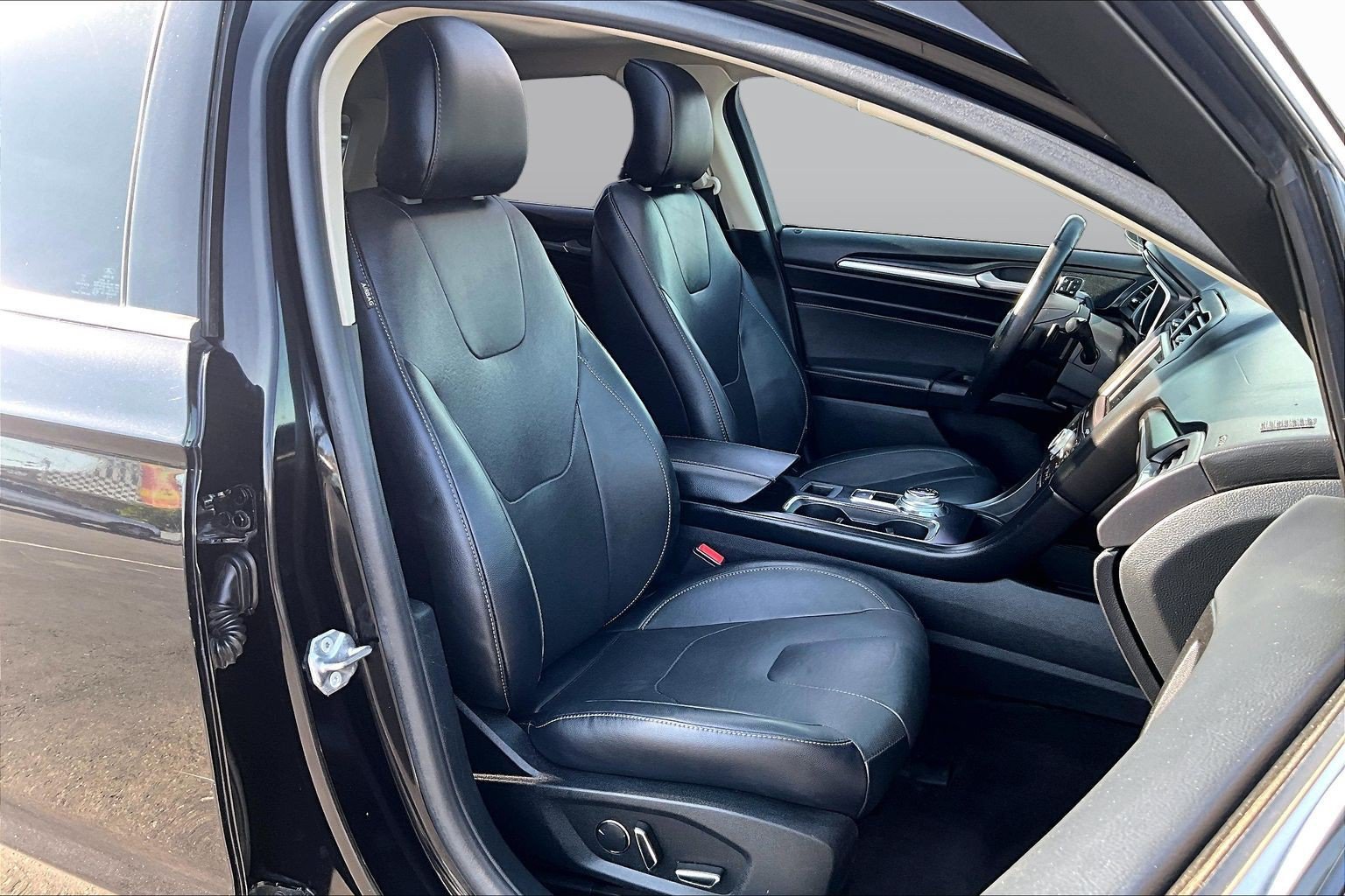 Used 2019 Ford Fusion Titanium AWD/4WD image 5