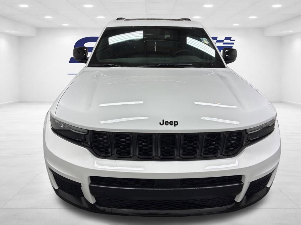Used 2025 Jeep Grand Cherokee L Altitude image 2