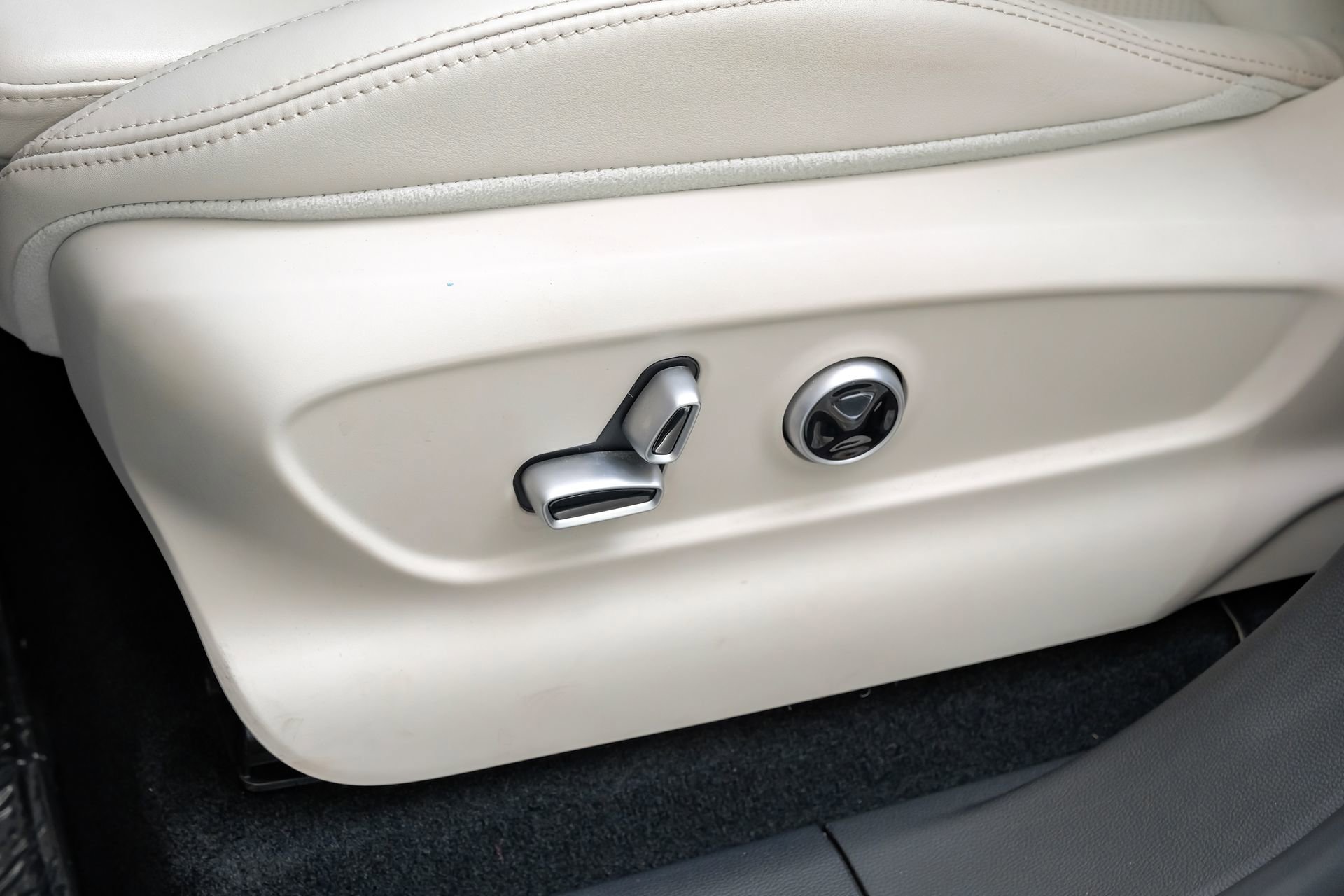 Used 2023 Maserati Grecale Modena AWD/4WD image 32