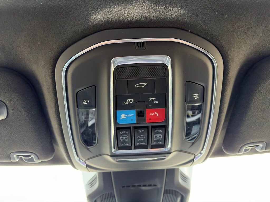 Used 2024 Jeep Wagoneer Launch Edition AWD/4WD image 23