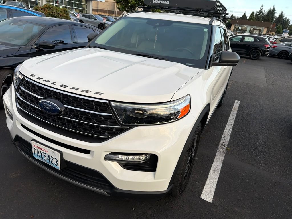 Certified 2021 Ford Explorer XLT w/ Equipment Group 202A AWD/4WD image 2