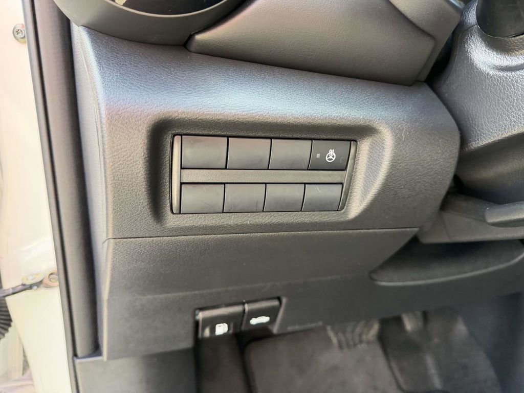 Used 2023 Nissan Kicks SR w/ SR Premium Package FWD image 25