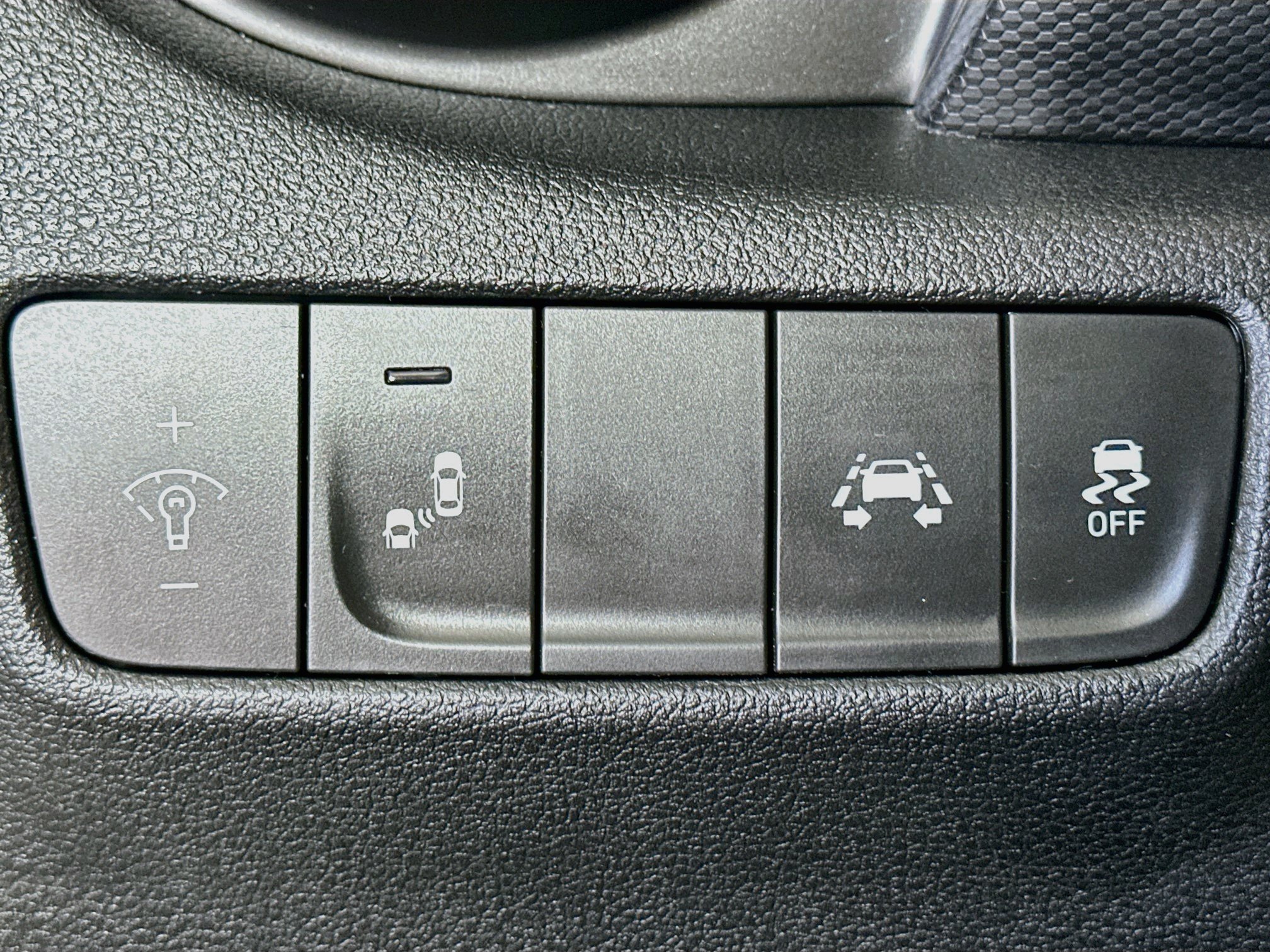 Used 2020 Hyundai Kona SEL AWD/4WD image 17