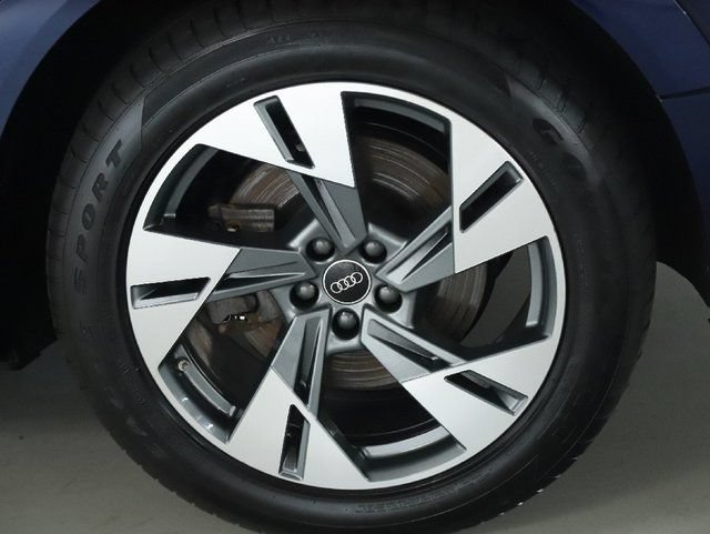Used 2022 Audi e-tron Premium AWD/4WD image 43