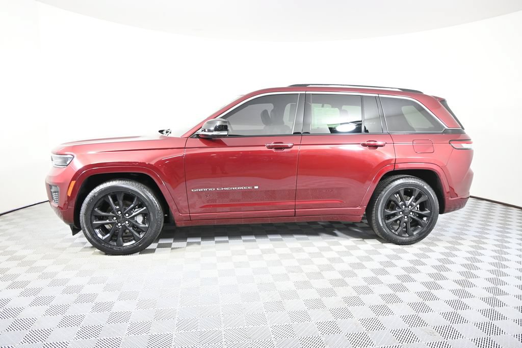 Used 2022 Jeep Grand Cherokee Overland AWD/4WD image 2