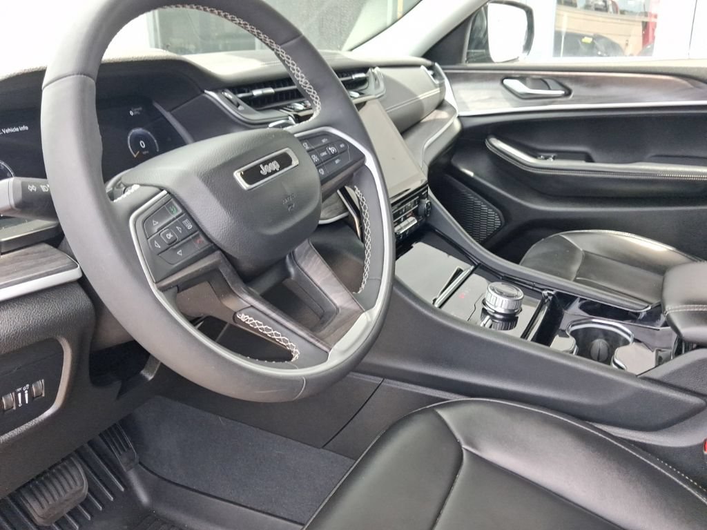 Certified 2023 Jeep Grand Cherokee Limited AWD/4WD image 16