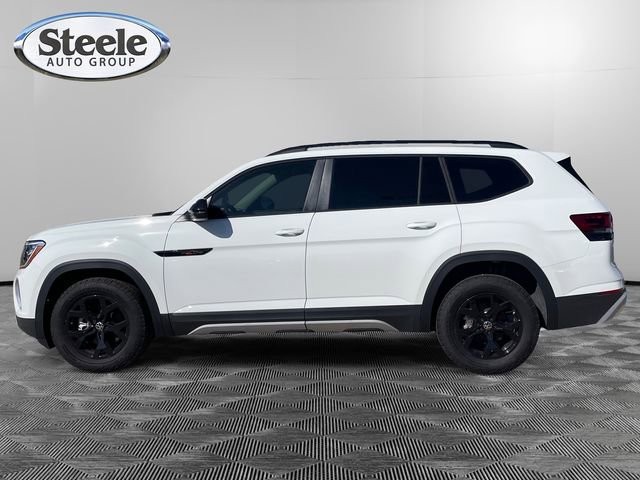 New 2025 Volkswagen Atlas Peak Edition SE image 2