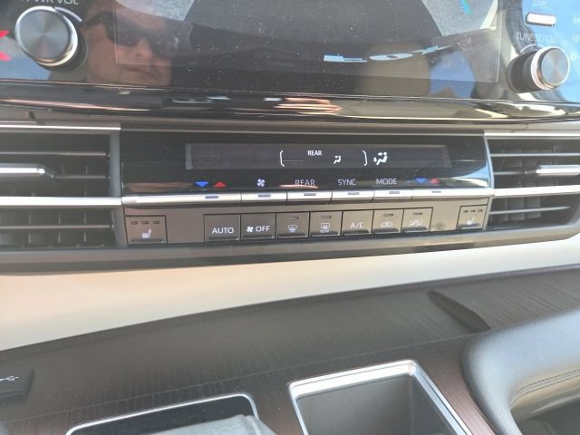Used 2022 Toyota Sienna XLE FWD image 19