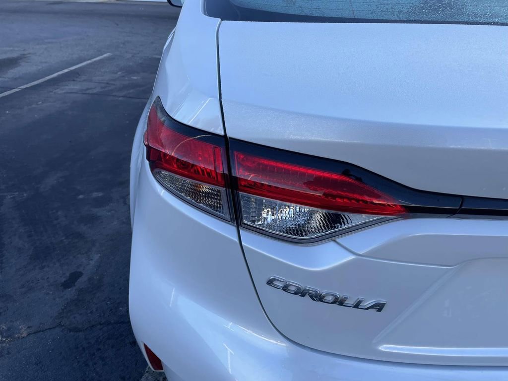 Used 2025 Toyota Corolla LE image 19