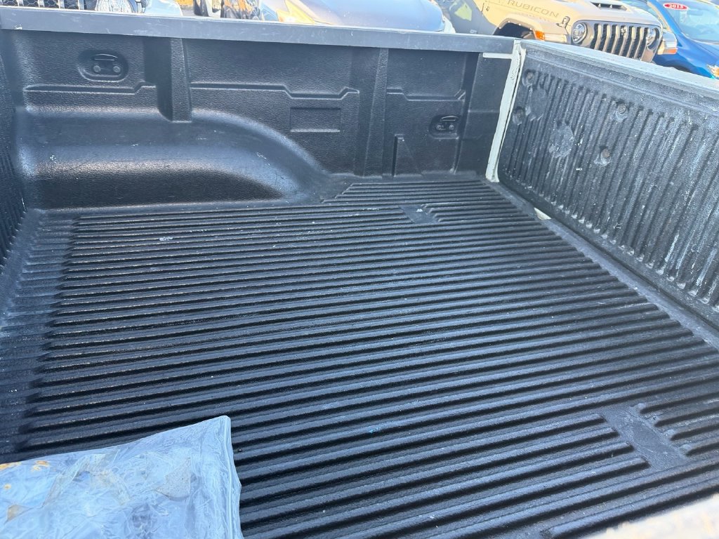 Used 2015 Nissan Frontier SV RWD image 14