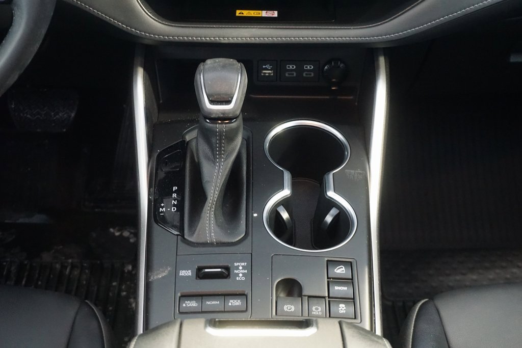 Certified 2023 Toyota Highlander XLE image 28