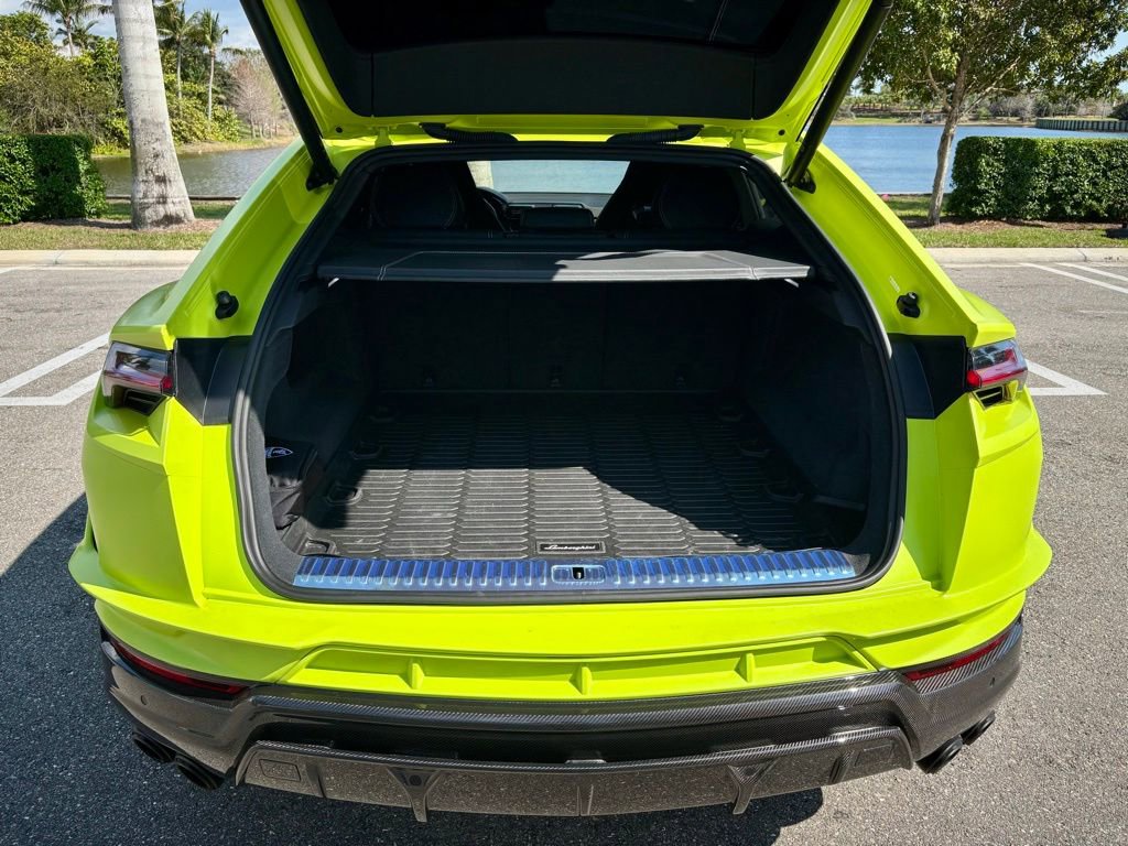 Used 2024 Lamborghini Urus Performante AWD/4WD image 23