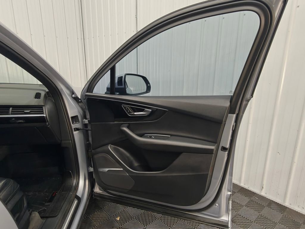 Used 2019 Audi Q7 3.0T Premium Plus w/ Premium Plus Package AWD/4WD image 25