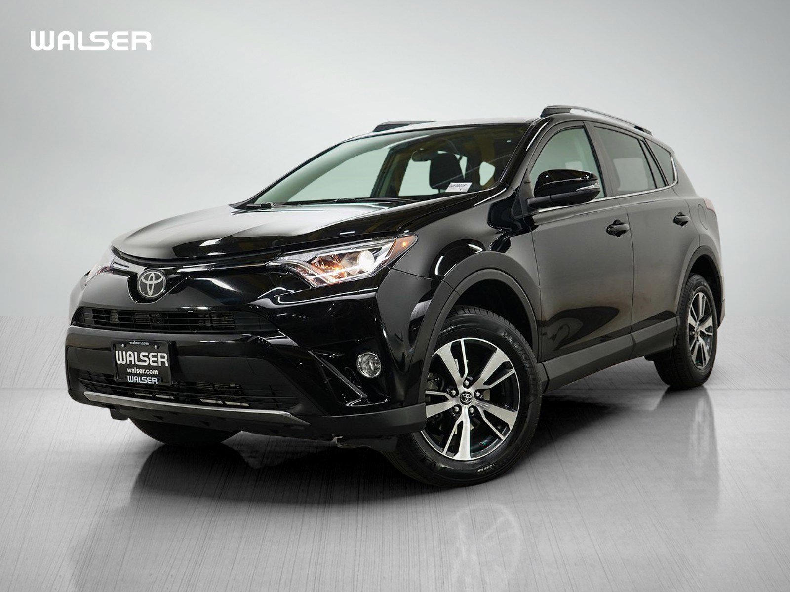 Used 2018 Toyota RAV4 XLE w/ Plus Extra Value Package AWD/4WD image 1
