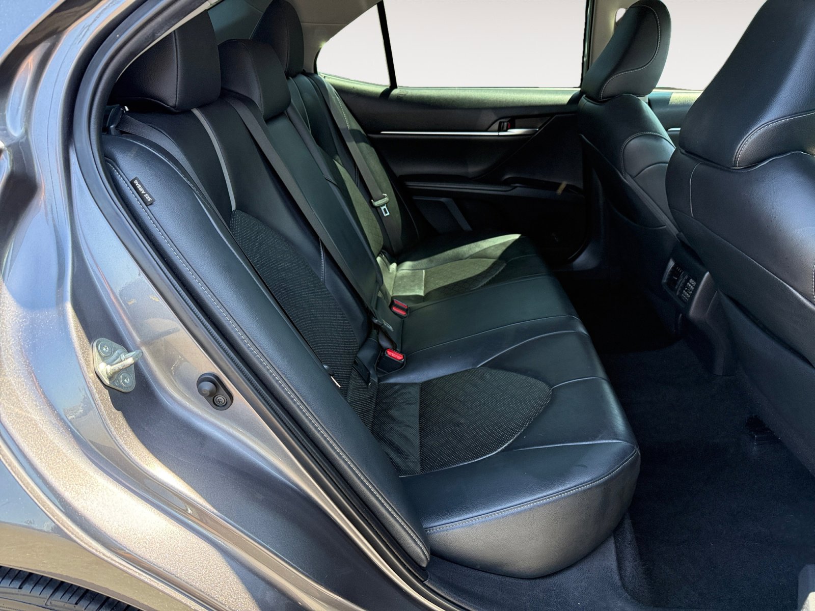 Used 2019 Toyota Camry XSE FWD image 18
