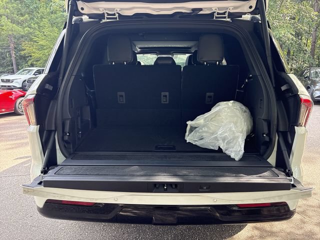 New 2027 Lincoln Navigator Reserve w/ Jet Appearance Package AWD/4WD image 25