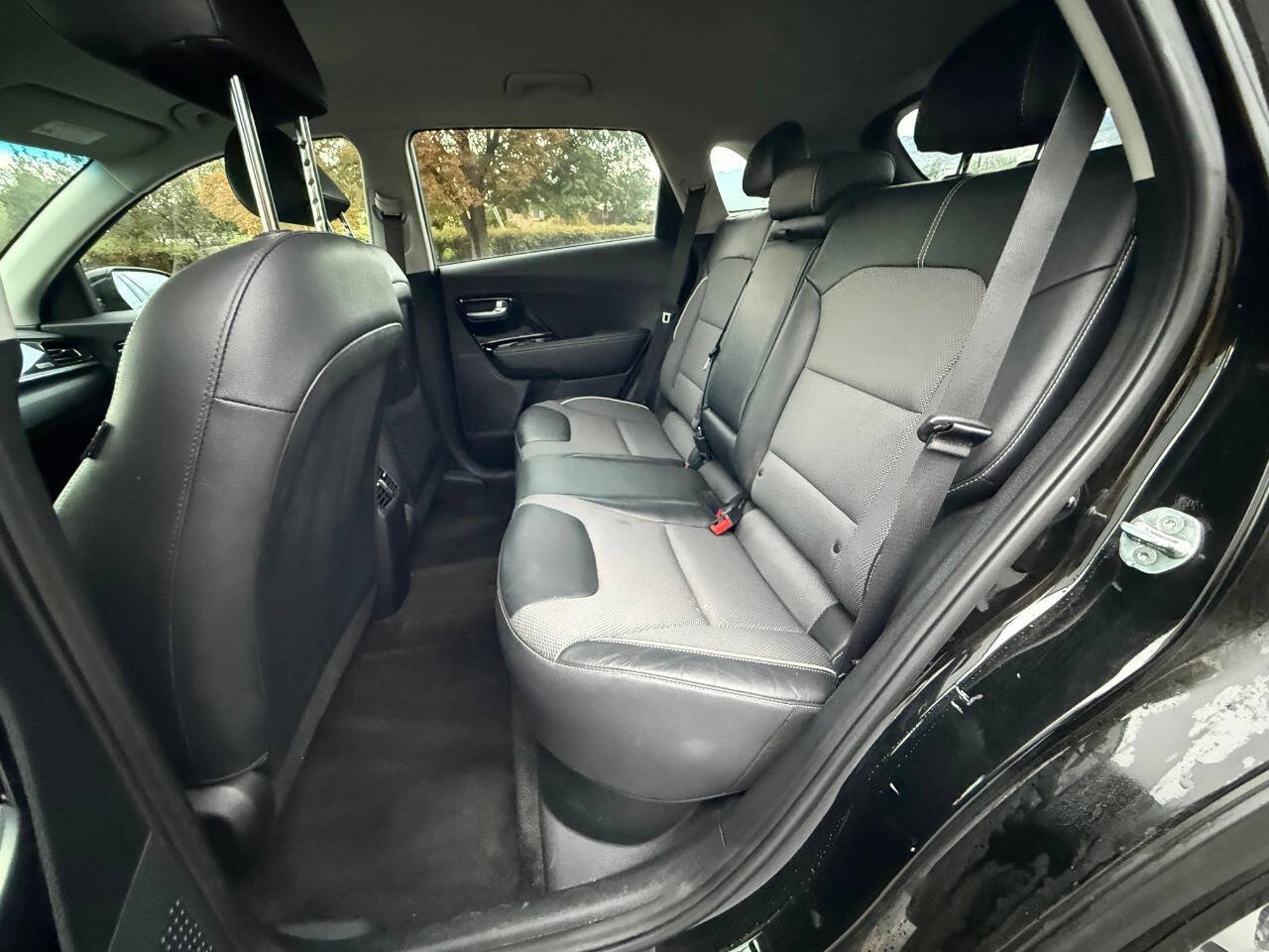 Used 2022 Kia Niro EX FWD image 12