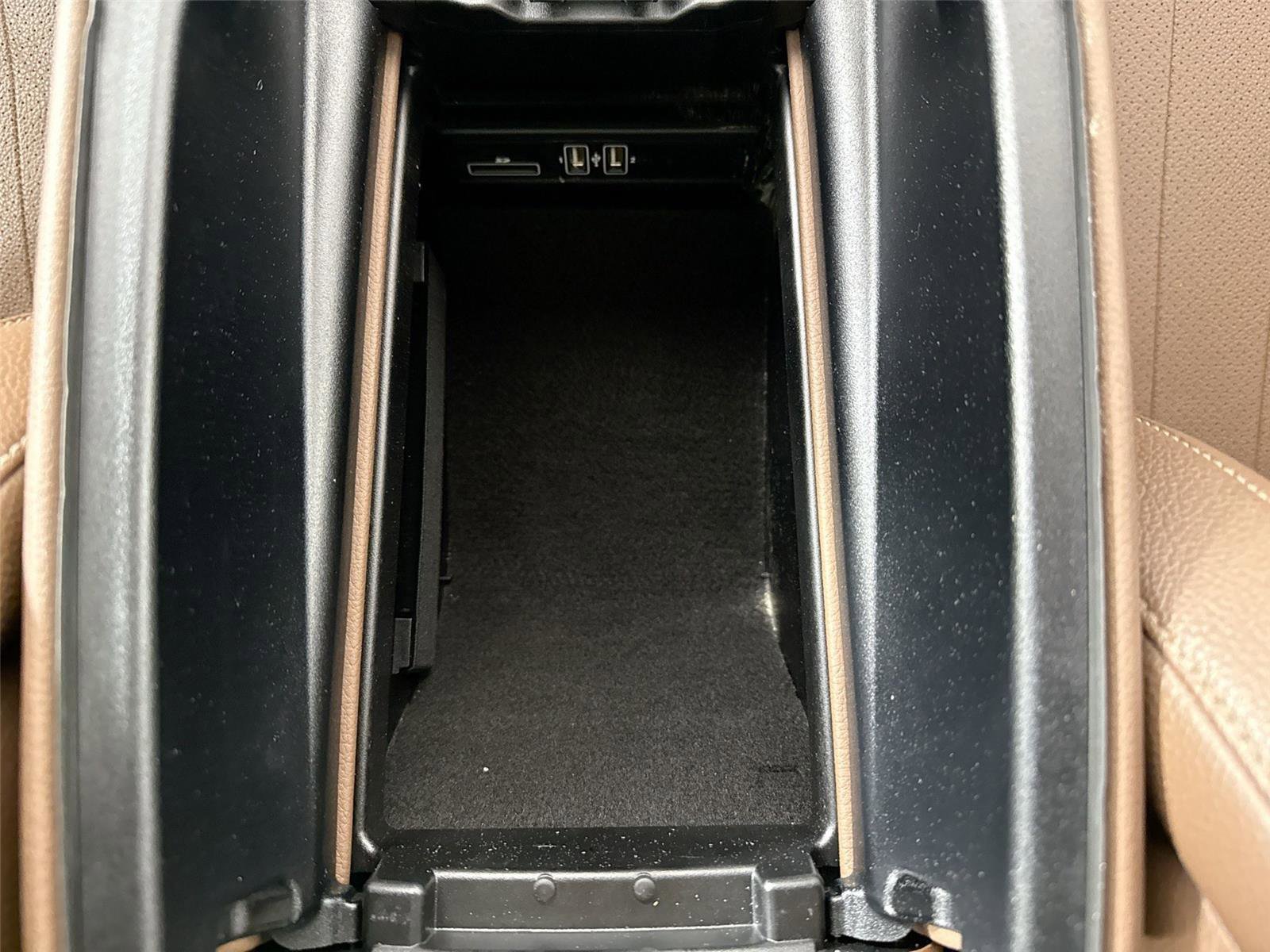 Used 2017 Mercedes-Benz E 300 4MATIC image 39