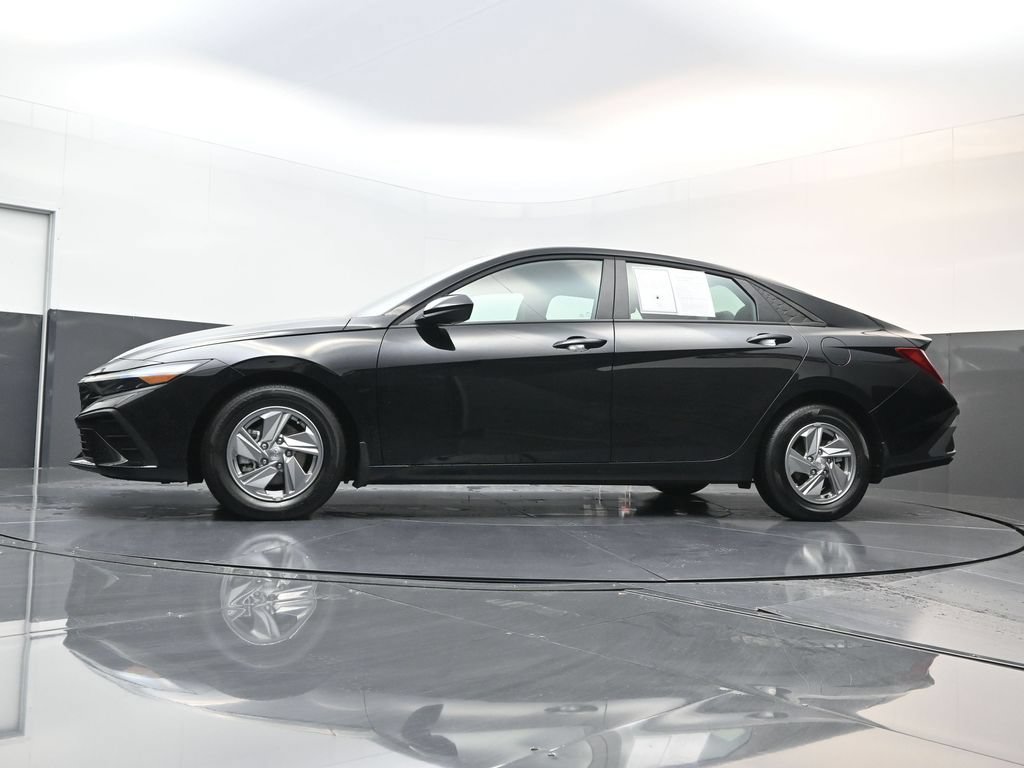 Certified 2026 Hyundai Elantra SE FWD image 25