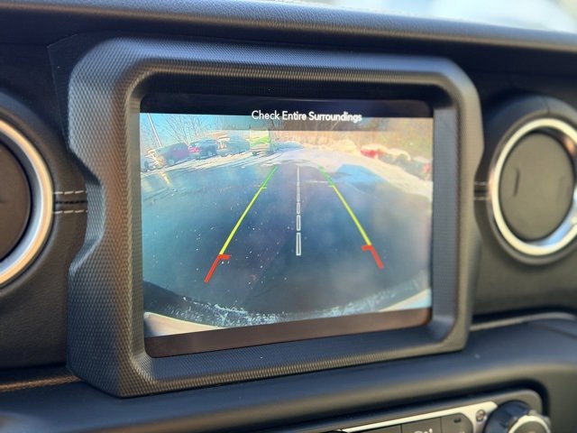 Used 2019 Jeep Wrangler Unlimited Sahara image 14