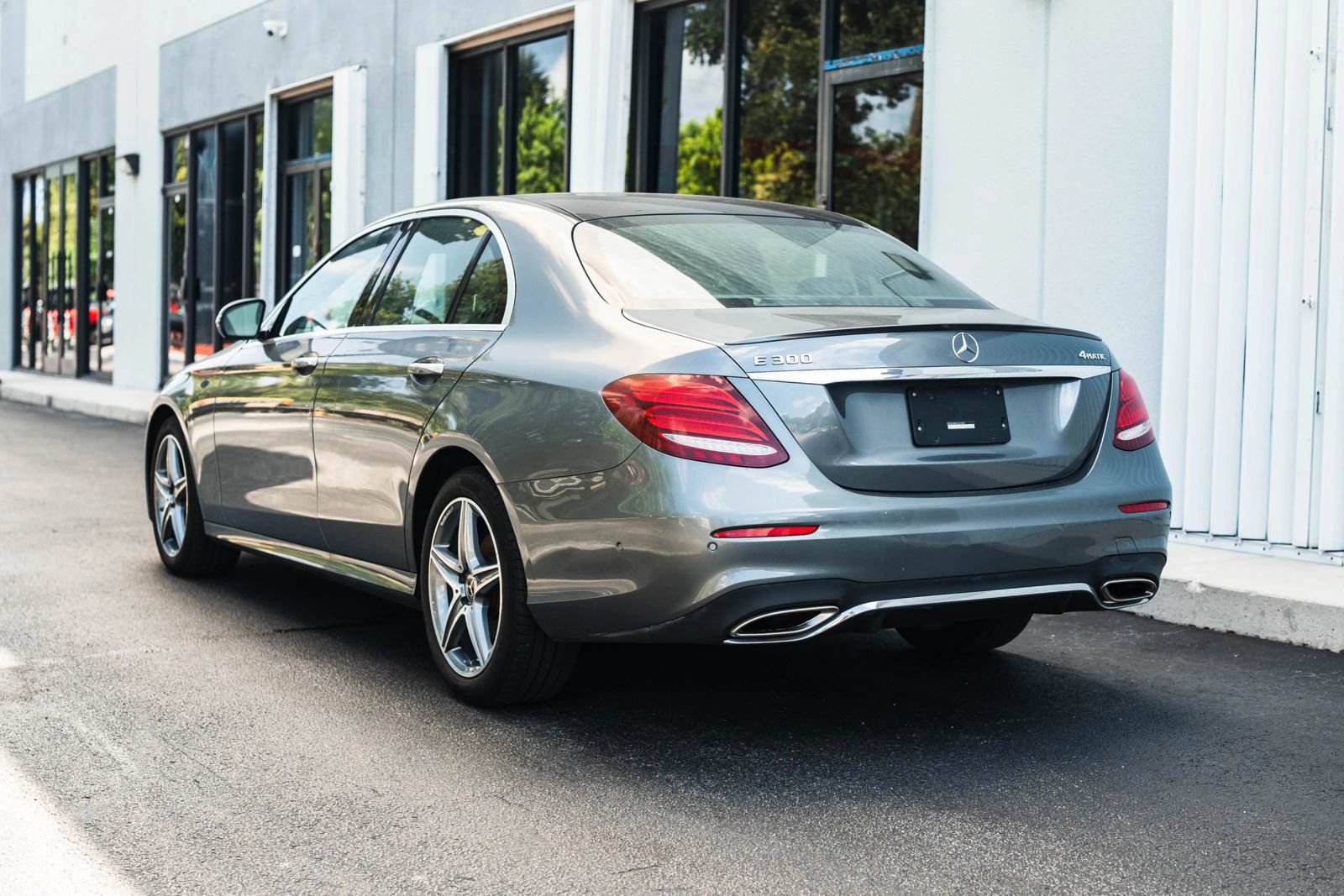 Used 2018 Mercedes-Benz E 300 4MATIC image 7