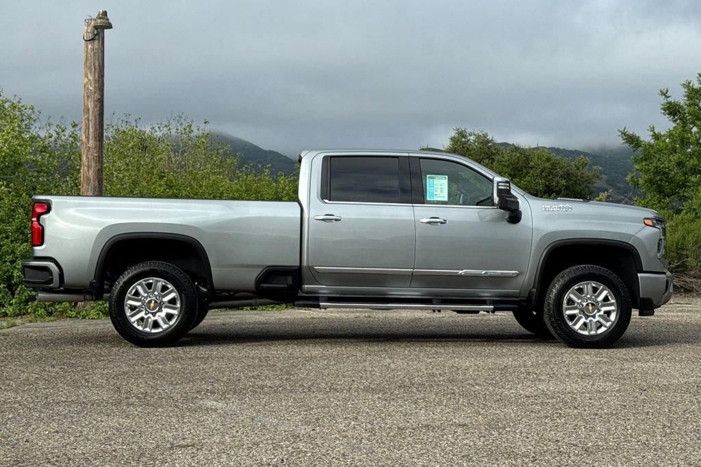 Certified 2024 Chevrolet Silverado 3500 High Country AWD/4WD image 3