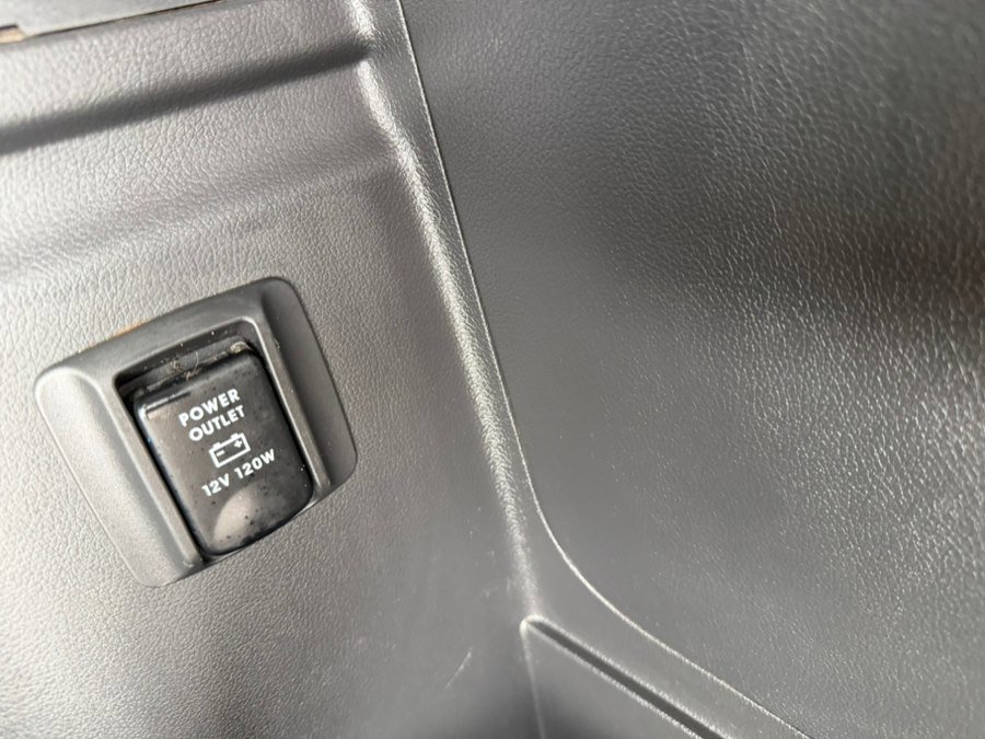 Used 2020 Mitsubishi Outlander SE AWD/4WD image 23
