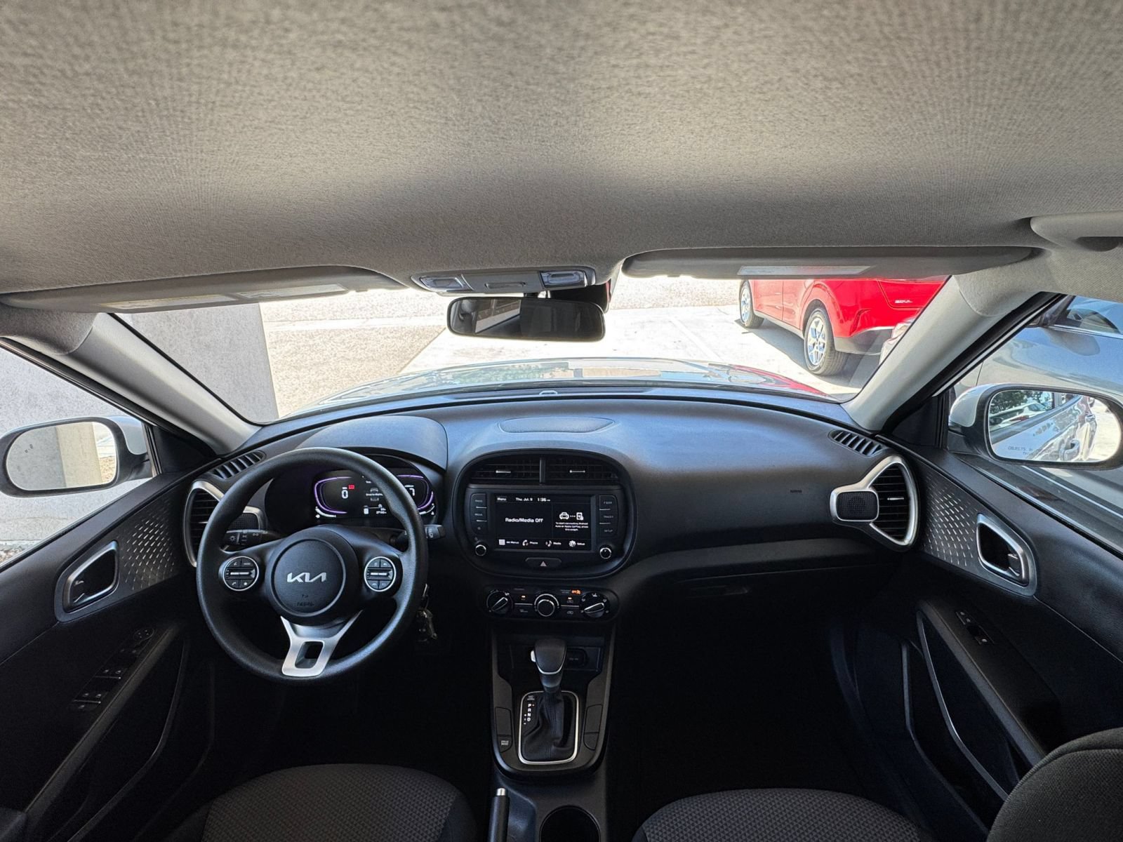 Used 2025 Kia Soul LX w/ LX Technology Package FWD image 31
