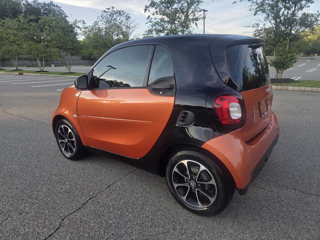 Used 2016 smart fortwo passion RWD image 6