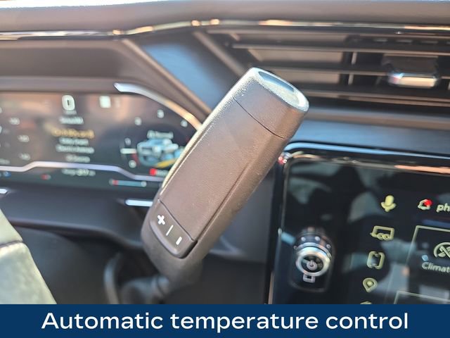 Used 2025 GMC Sierra 3500 AT4 AWD/4WD image 9