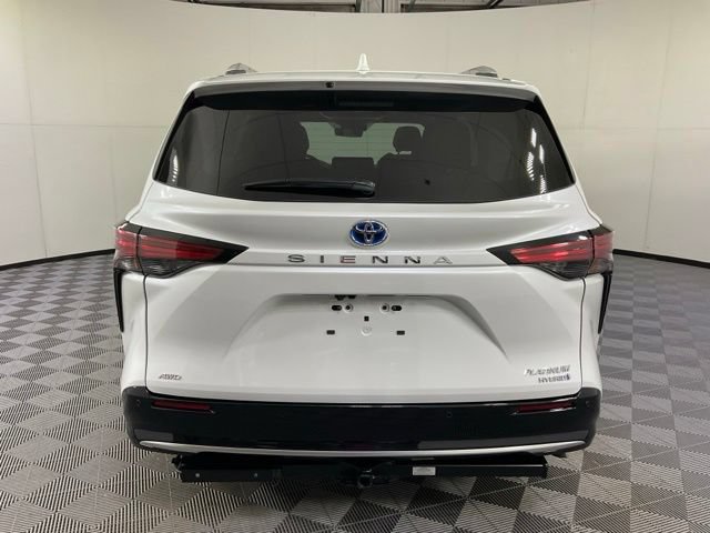 Used 2023 Toyota Sienna Platinum AWD/4WD image 5