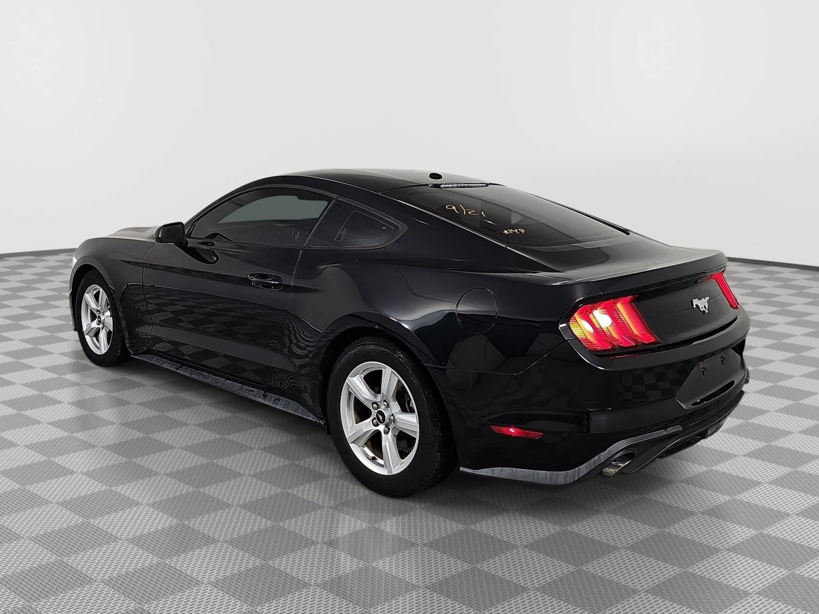 Used 2019 Ford Mustang Coupe RWD image 6