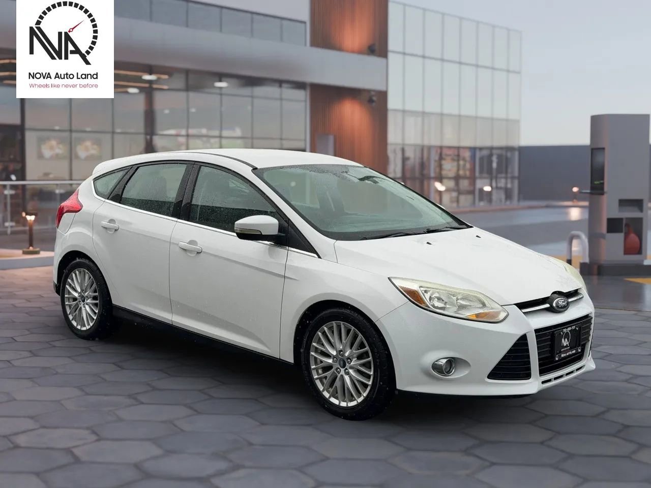 Used 2012 Ford Focus SEL FWD image 2