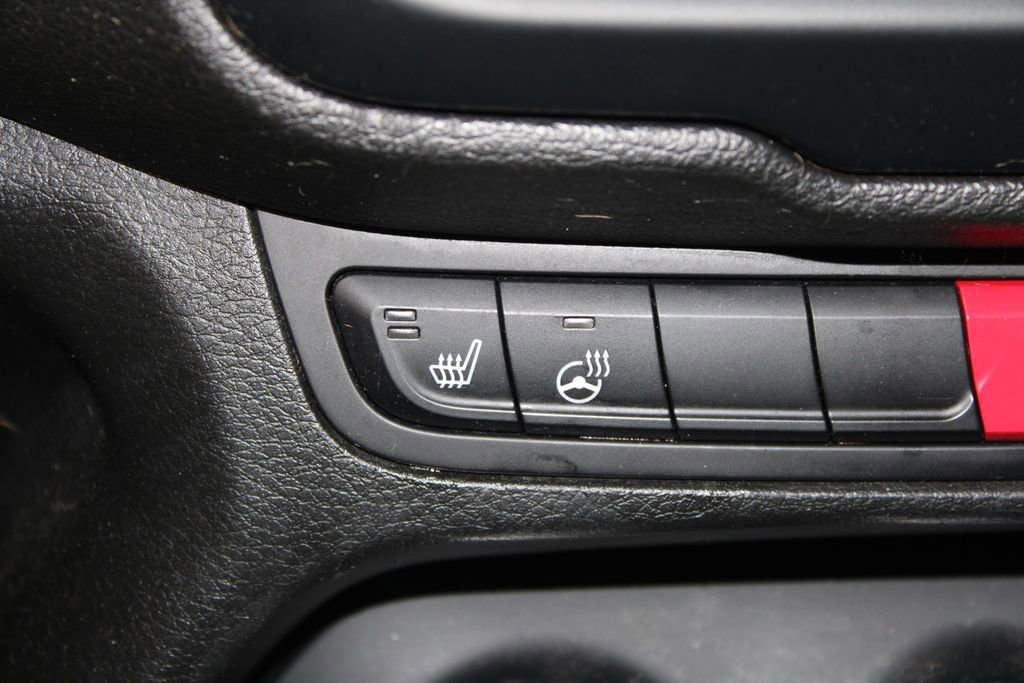 Used 2017 Jeep Renegade Latitude w/ Cold Weather Group image 40