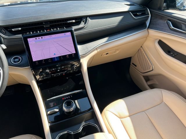Used 2025 Jeep Grand Cherokee Limited w/ Luxury Tech Group II image 37