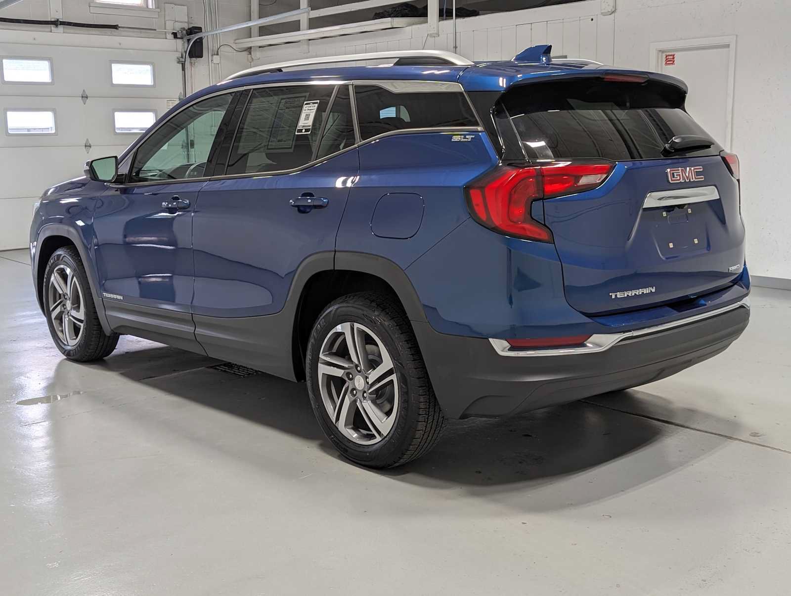 Used 2020 GMC Terrain SLT w/ Preferred Package AWD/4WD image 10