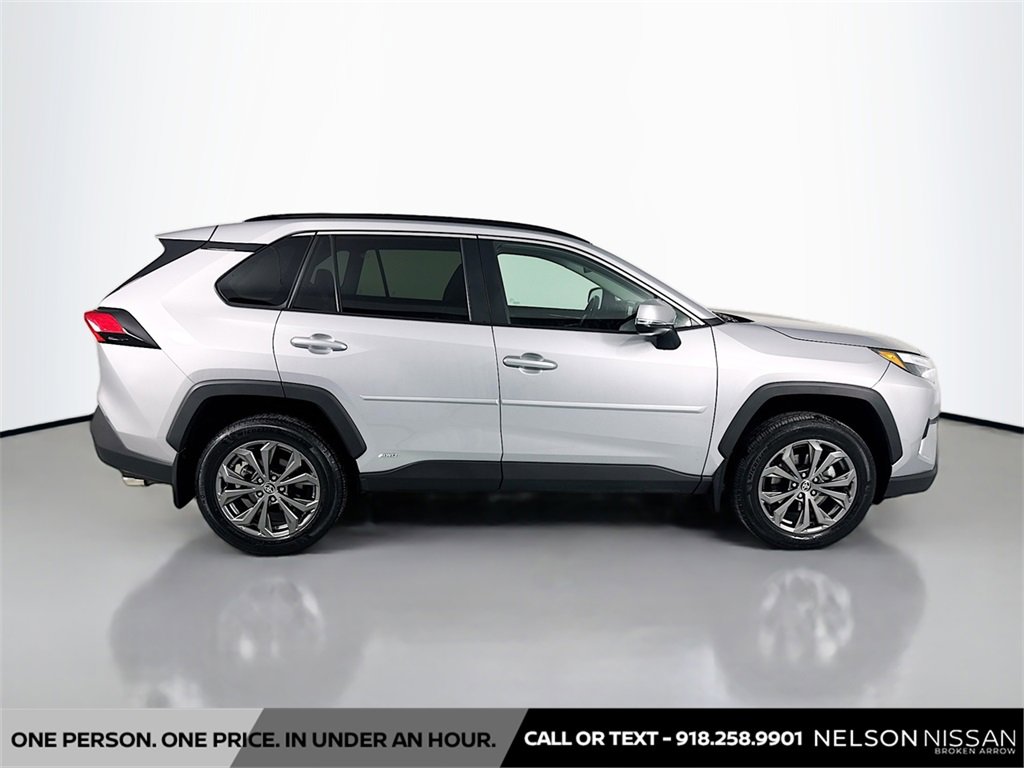 Used 2022 Toyota RAV4 XLE Premium image 4
