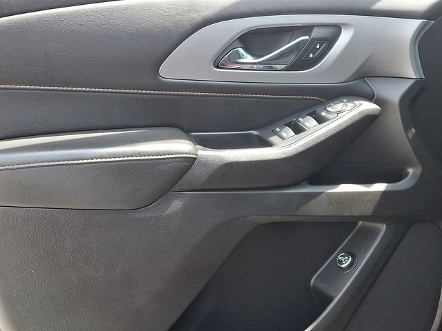 Used 2021 Chevrolet Traverse LT image 16