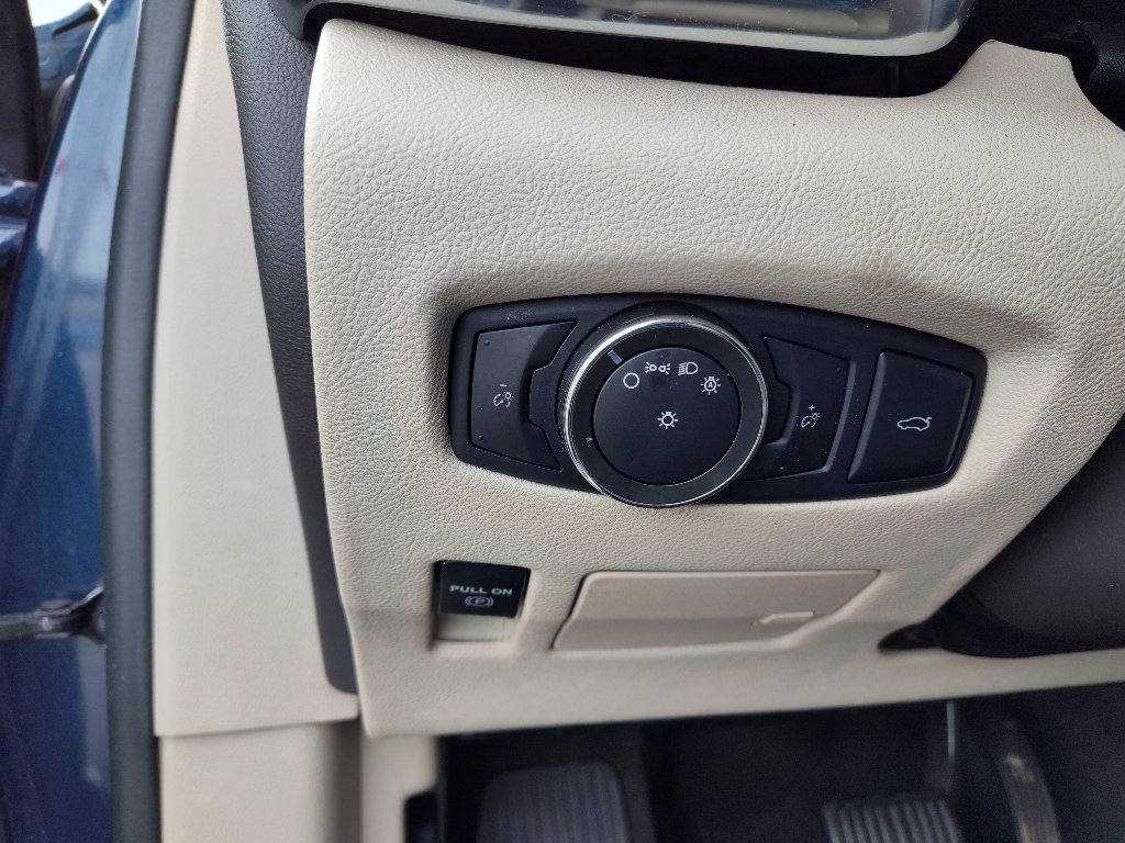 Used 2017 Lincoln Continental Reserve w/ Climate Package image 8