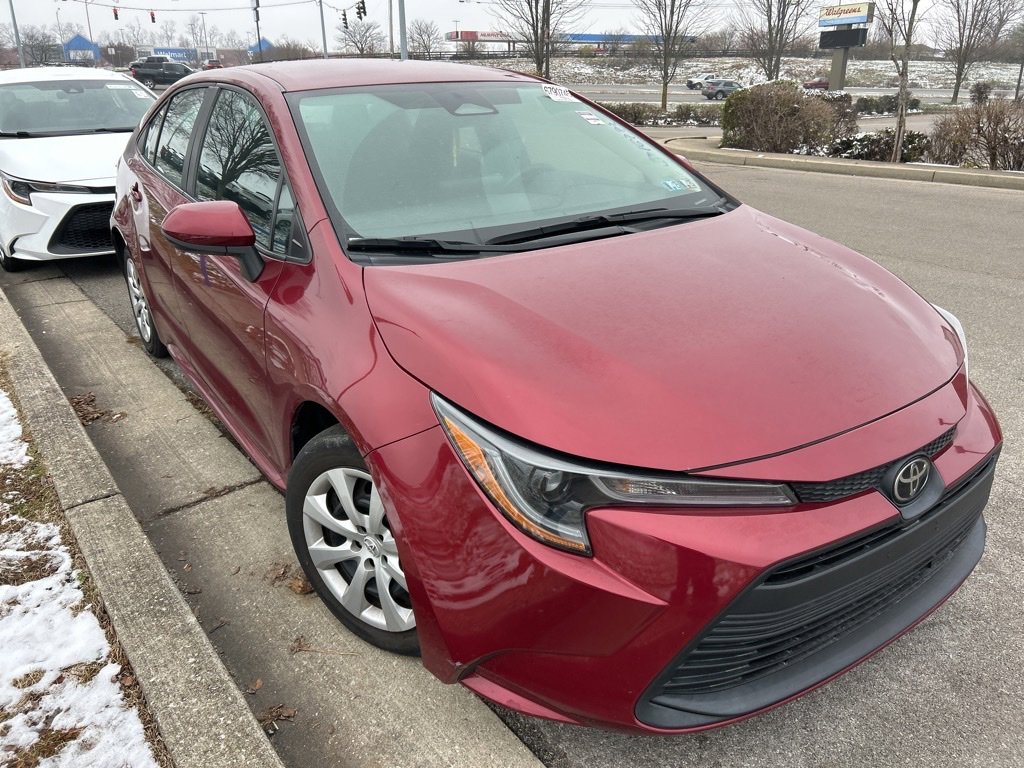 Used 2023 Toyota Corolla LE image 3