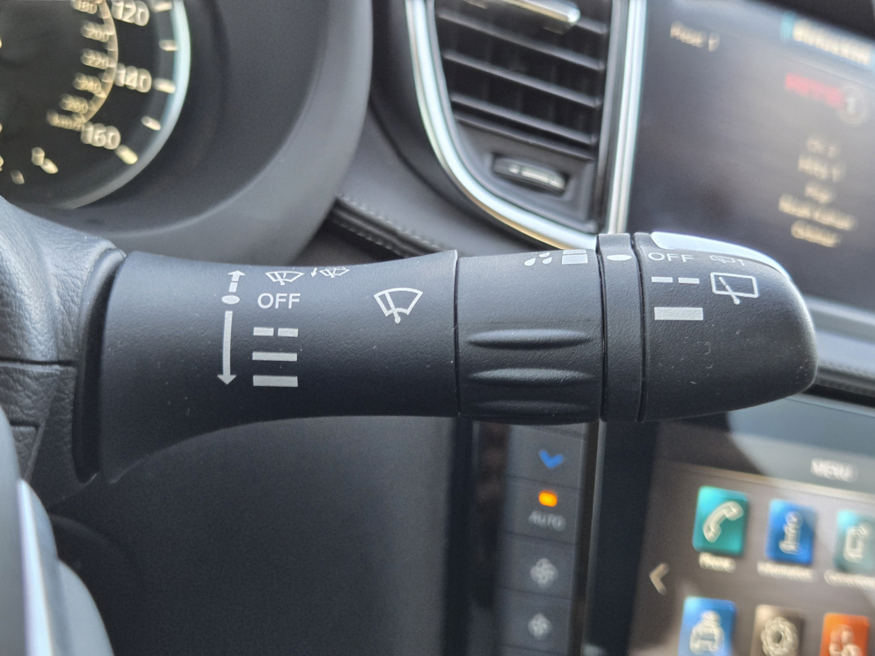 Used 2023 INFINITI QX50 Luxe FWD image 17