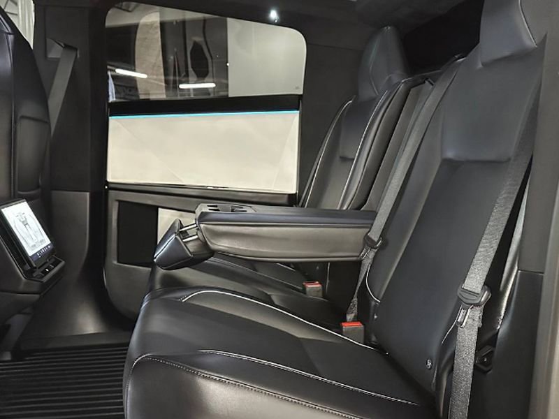 Used 2024 Tesla Cybertruck AWD Crew Cab image 22