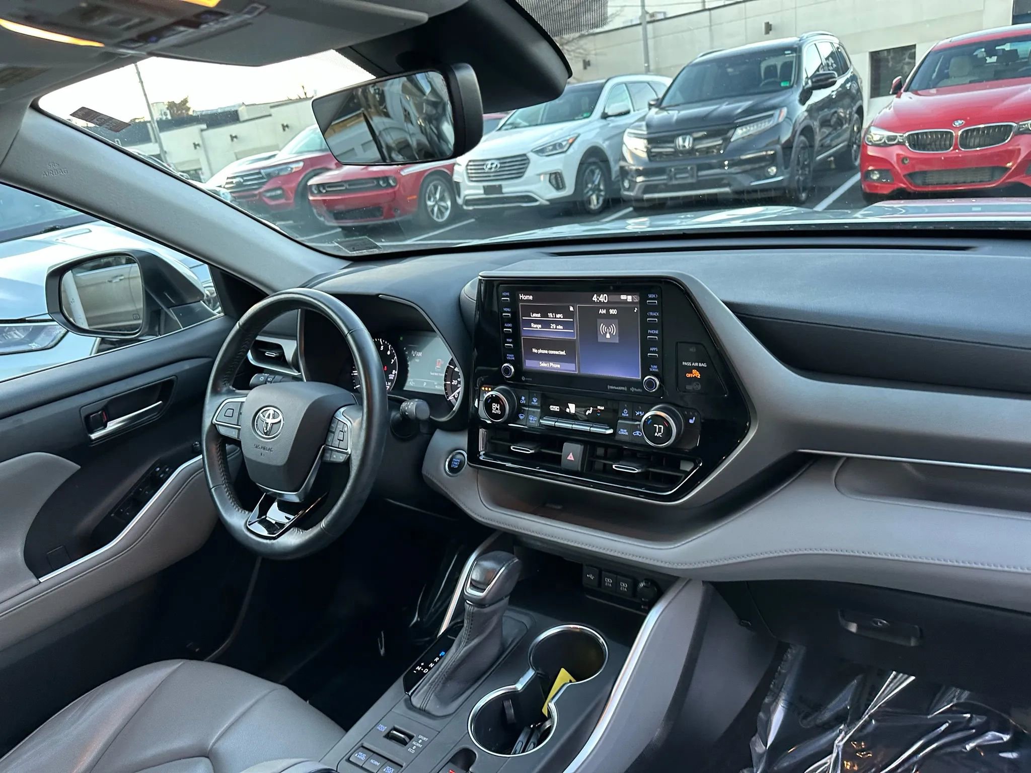 Used 2020 Toyota Highlander XLE image 21