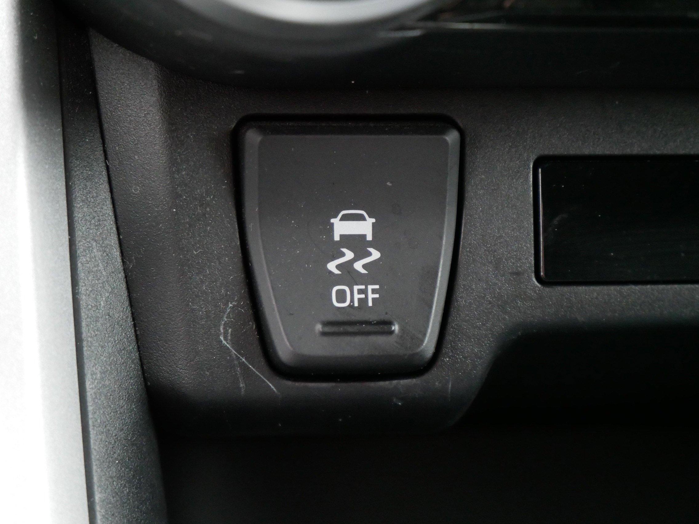 Certified 2024 Toyota RAV4 LE AWD/4WD image 31