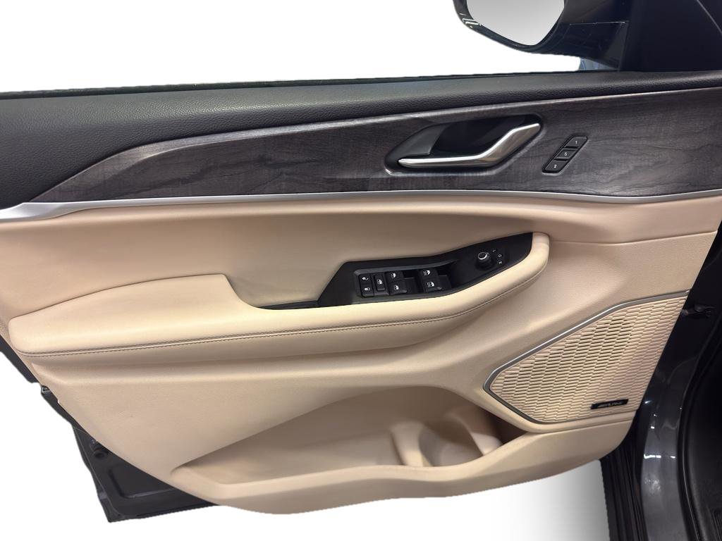 Used 2021 Jeep Grand Cherokee L Limited image 13