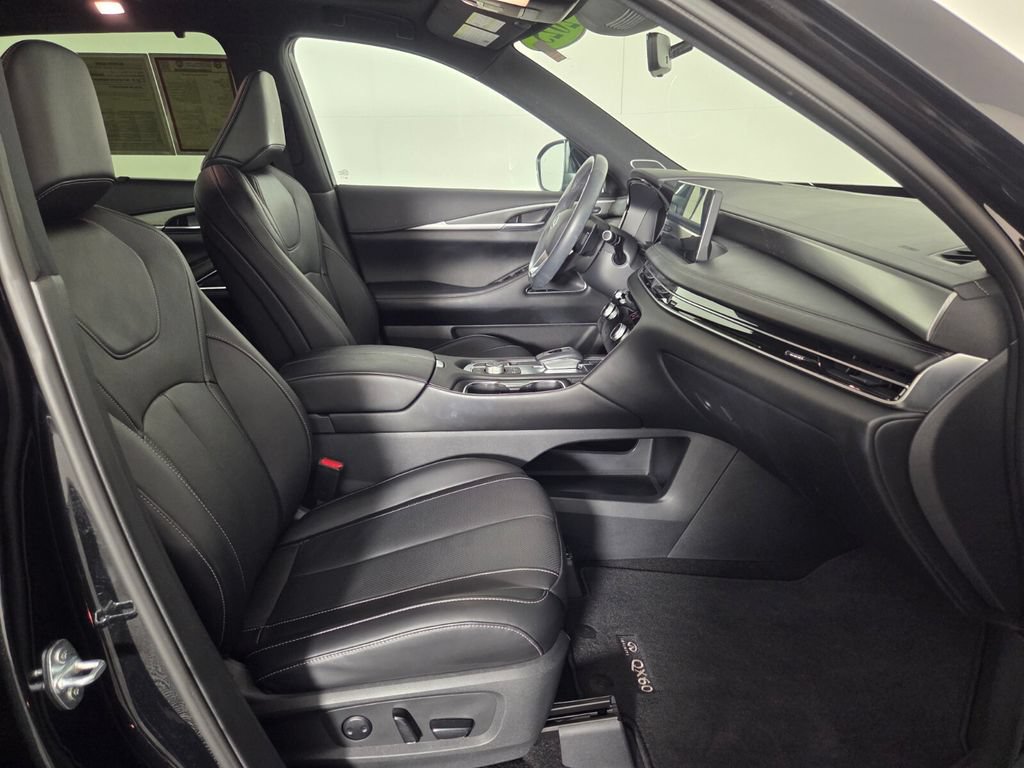 Used 2025 INFINITI QX60 Luxe w/ Black Edition FWD image 32