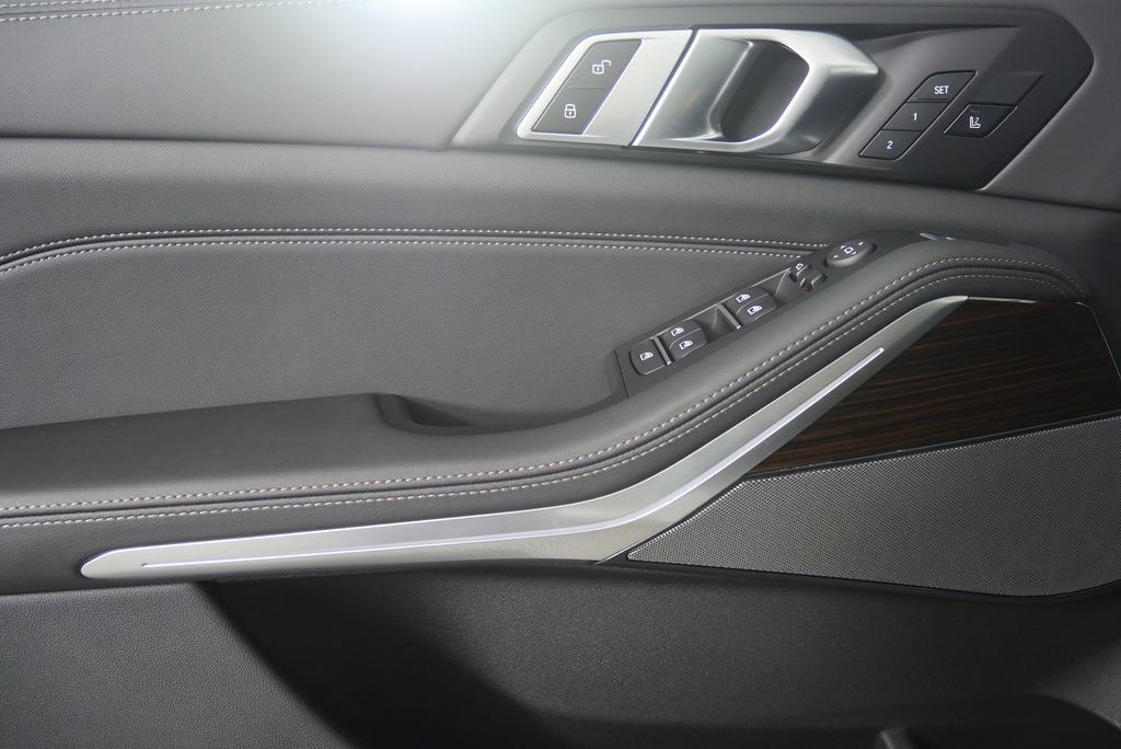 Used 2026 BMW X5 xDrive40i w/ M Sport Package image 23