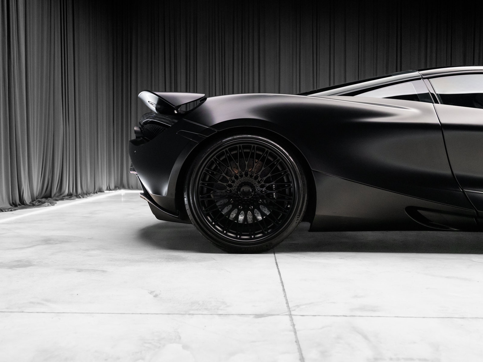 Used 2018 McLaren 720S RWD image 5